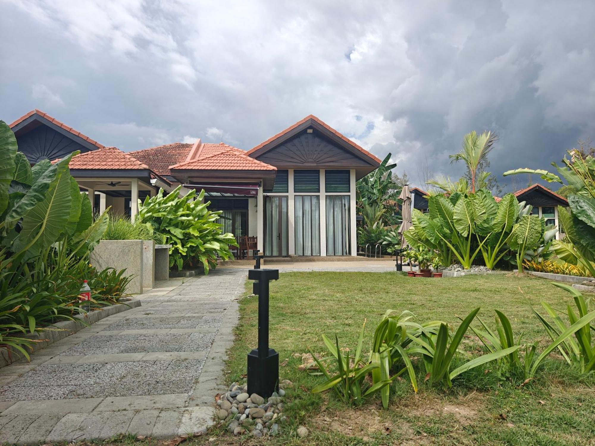 Sabah Beach Villas&Suites Kota Kinabalu Exterior foto